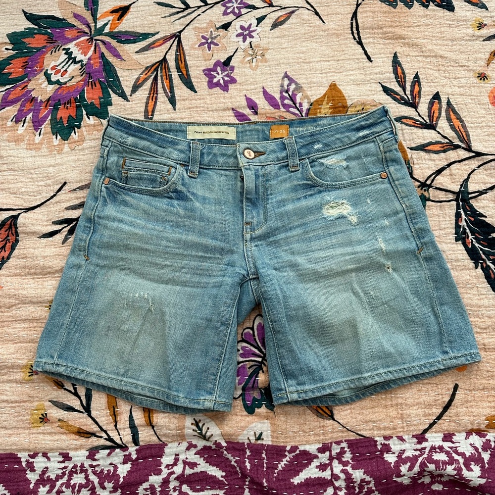 Anthropologie Pilcro distressed jeans short 25